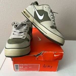Nike Air Sellwood in Olive and White
